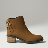 Joana | Botas Clássicas de Cano Curto com Salto Largo