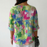 Gabriela | Blusa Floral Vibrante com Detalhe de Botão