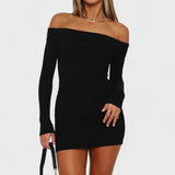 Carolina - Vestido Intemporal com Ombros à Mostra