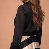 Beatriz | Vestido de Cetim às Riscas Elegante